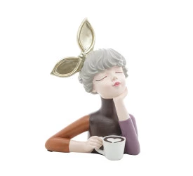 Figura Decorativa Wolff de Resina Boneca C/xicara 21x12x29cm