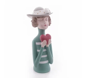 Figura Decorativa Wolff Resina Boneca C/coração 14x10x22cm